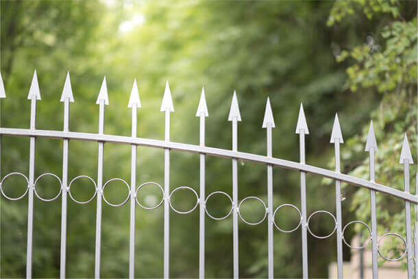 Metal gate Painting Finedon